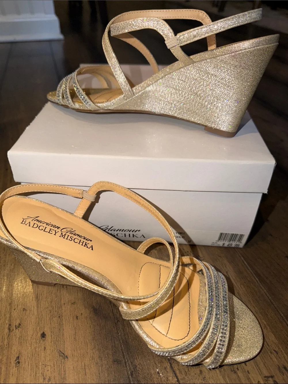 ✨Women’s Gold Rhinestone and Glitter Wedge Heels/Sandals ✨Size 7